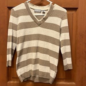 Liz Claiborne Size Small Womens light weight sweater